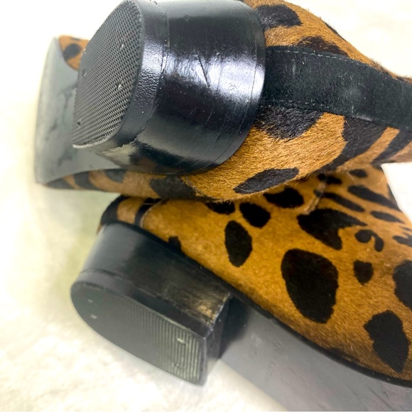 GORGEOUS Ann Taylor Jocelyn Leopard Real Calf Hair Pull On Ankle Booties Sz 9.5M - Picture 3 of 9
